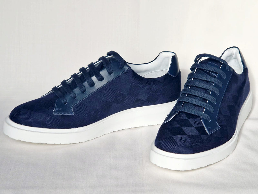 
                  
                    HD 7-Lace Sneaker
                  
                